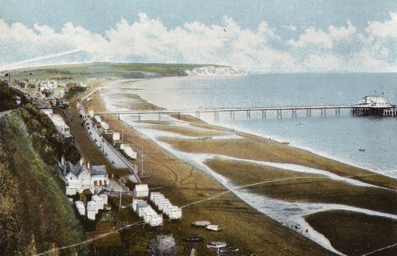 Esplanade, Sandown ja Culver Cliff tekijältä English Photographer