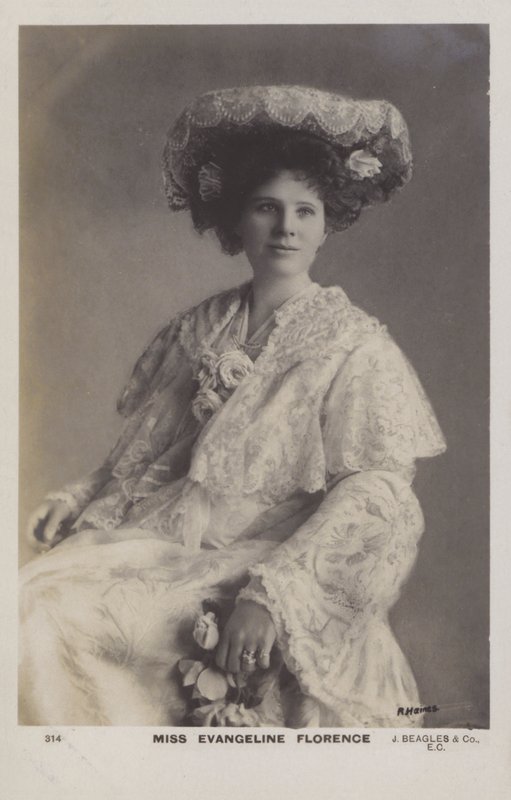 Evangeline Florence, amerikkalaissyntyinen brittiläinen sopraano tekijältä English Photographer