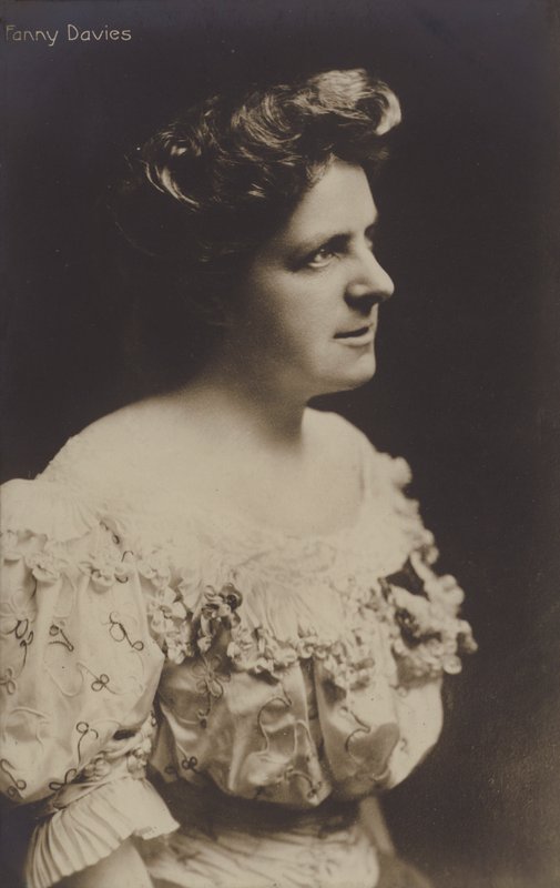 Fanny Davies, brittiläinen pianisti tekijältä English Photographer
