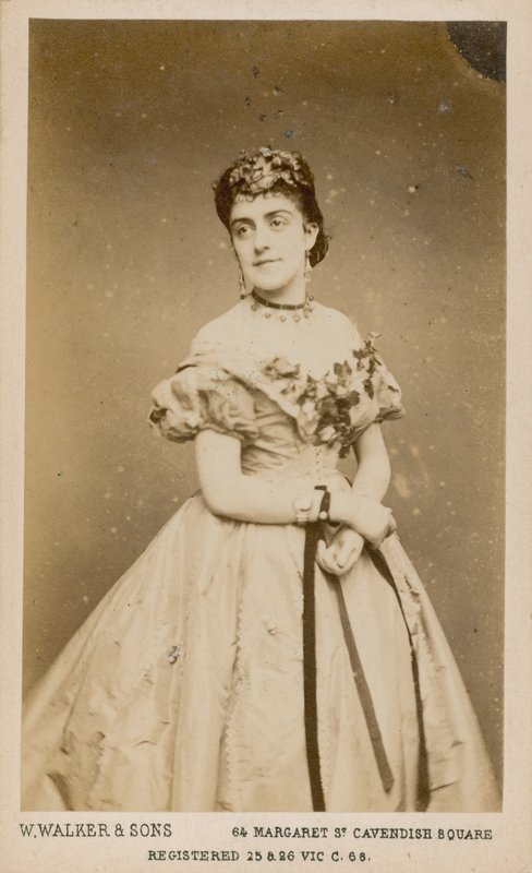 Fanny Joseph tekijältä English Photographer