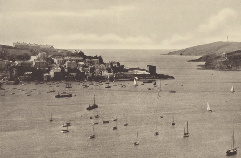 Fowey, Battery ja Polruan Tower (s/w-kuva) tekijältä English Photographer