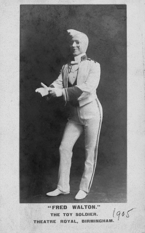 Fred Walton, englantilaissyntyinen yhdysvaltalainen näyttämö- ja elokuvanäyttelijä The Toy Soldierina (m/v kuva) tekijältä English Photographer