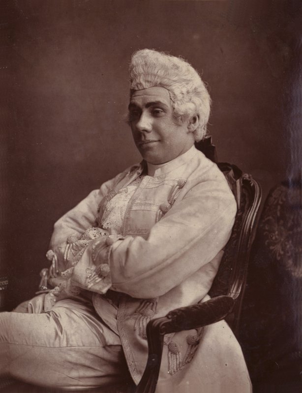 G. W. Anson (Sir Howard Jellynä) tekijältä English Photographer