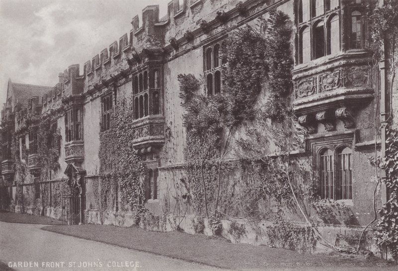 Garden Front St Johns College tekijältä English Photographer