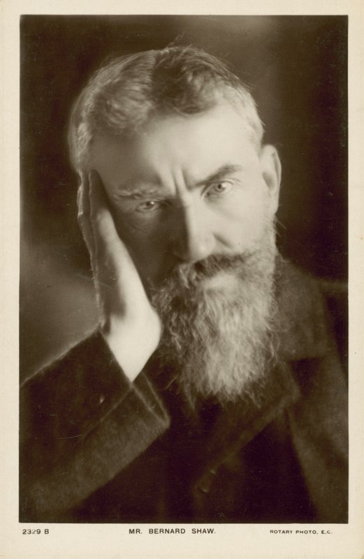 George Bernard Shaw, irlantilainen näytelmäkirjailija (s/w-kuva) tekijältä English Photographer