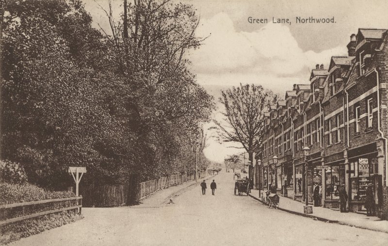 Green Lane, Northwood, prop de Londres (foto b/n) finlandès tekijältä English Photographer
