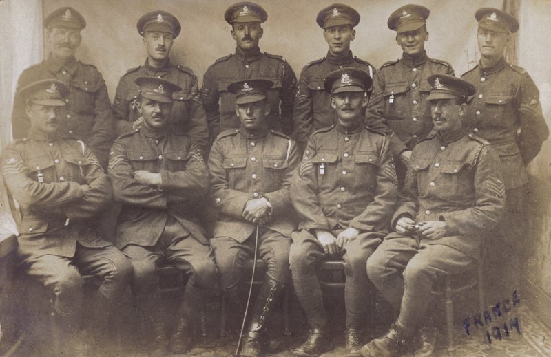 Ryhmä englantilaisia sotilaita, WW1, Ranska 1917 (b/w kuva) tekijältä English Photographer