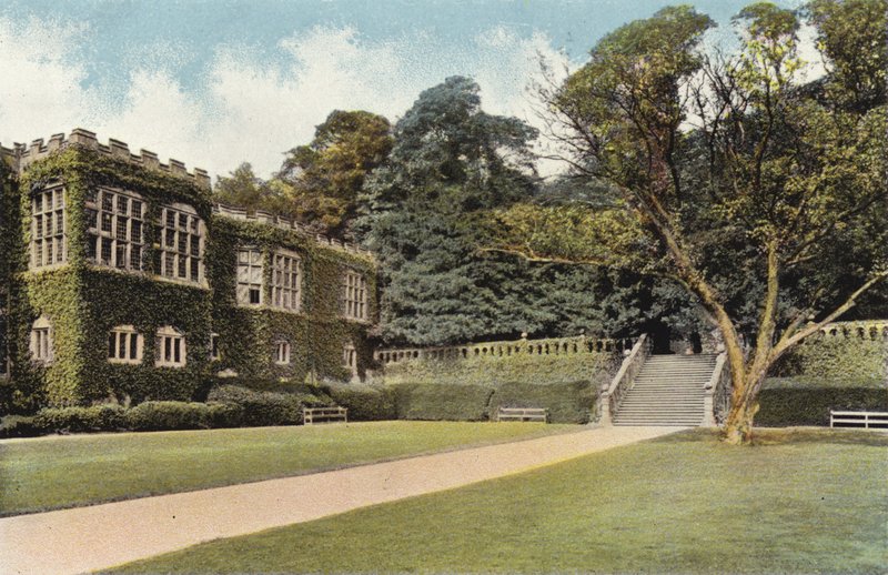 Haddon Hall ja portaat tekijältä English Photographer