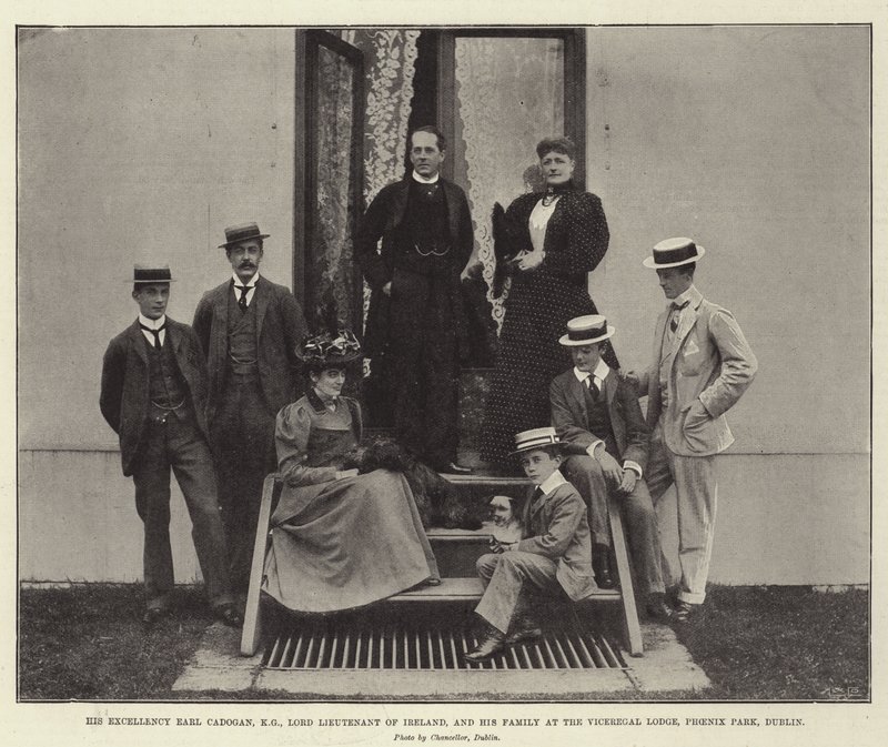 Hänen ylhäisyytensä Earl Cadogan, KG, Irlannin lordiluutnantti, ja hänen perheensä Viceregal Lodgessa, Phoenix Parkissa, Dublinissa tekijältä English Photographer