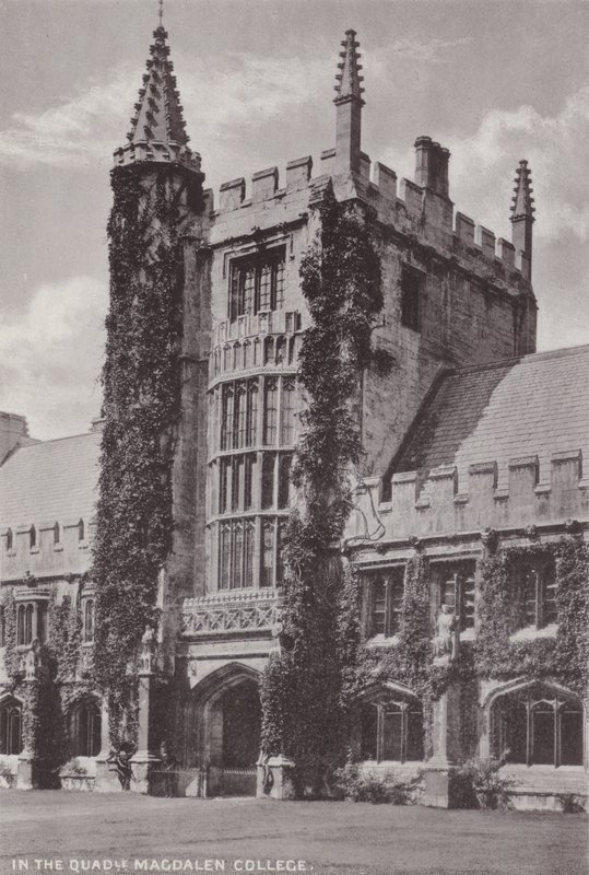 Quadrangle Magdalen Collegessa tekijältä English Photographer