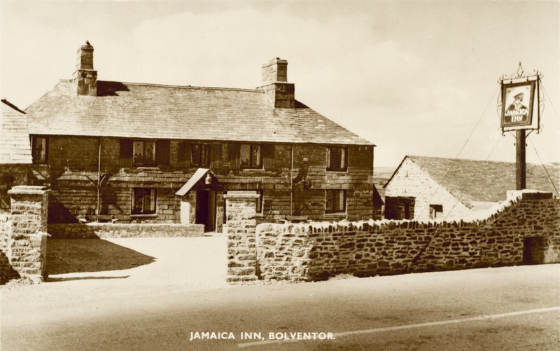 Jamaica Inn, Bolventor, Cornwall, kuuluisa siitä, että se yhdistettiin Cornish-salakuljetukseen ja jota juhlitaan Daphne Du Maurierin samannimisessä kirjassa (m/v kuva) tekijältä English Photographer