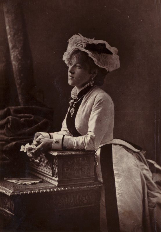 Jennie Lee tekijältä English Photographer