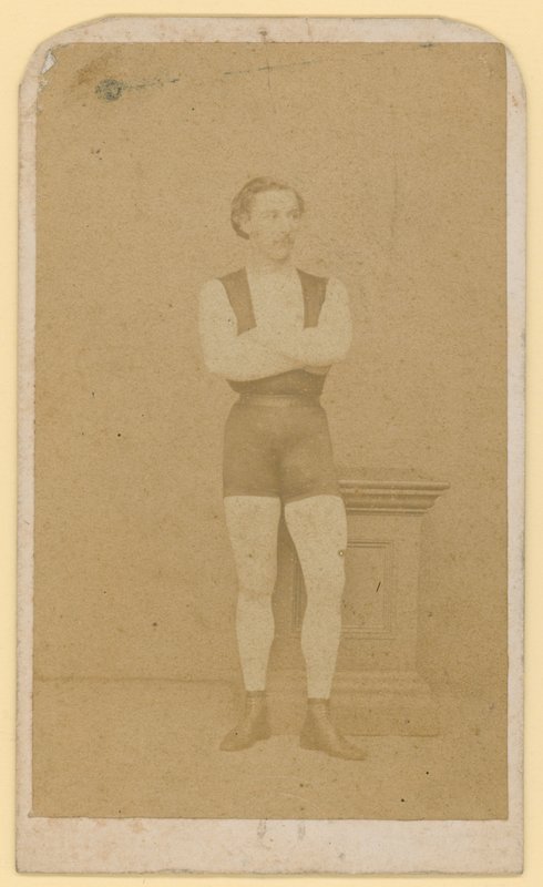 Jules Leotard tekijältä English Photographer