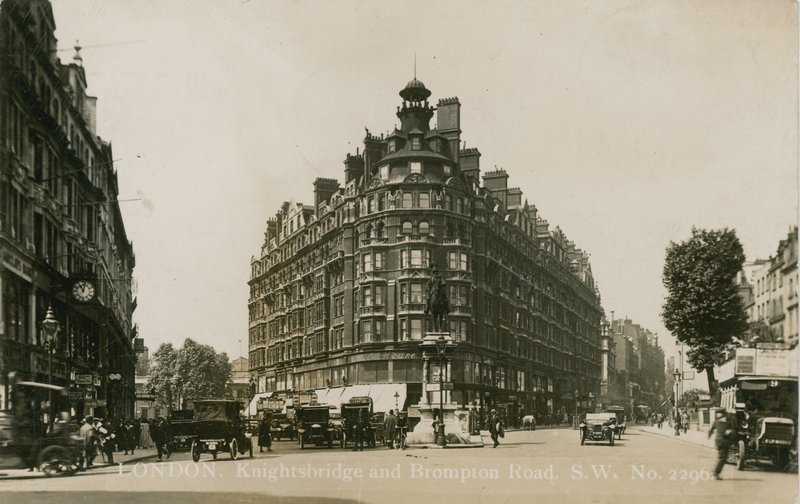 Knightsbridge ja Brompton Road, Lounais-länsi, Lontoo tekijältä English Photographer