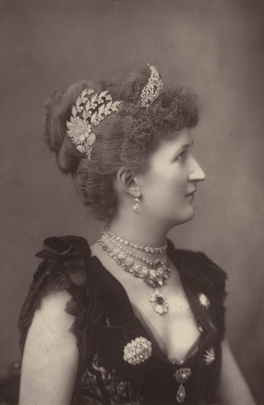 Lady Carew tekijältä English Photographer