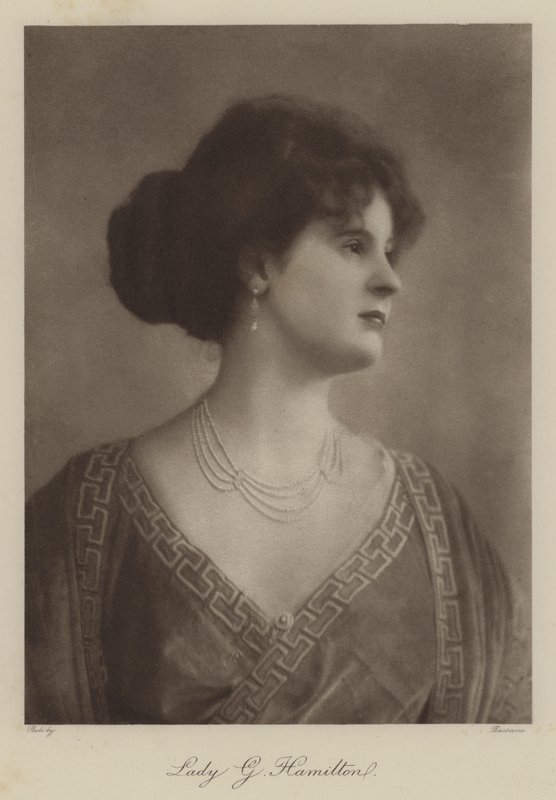 Lady G Hamilton (s/w-kuva) tekijältä English Photographer