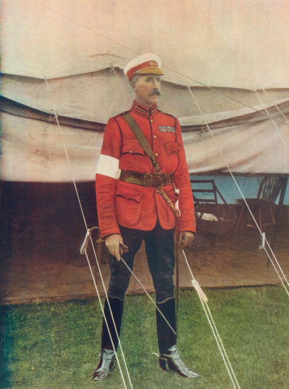 Kenraaliluutnantti Sir William Gatacre, Etelä-Afrikan kenttäjoukkojen 3. divisioonan komentaja. Yleisupseerin kenttäpalvelupuvussa tekijältä English Photographer