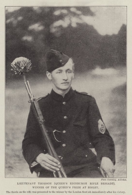 Luutnantti Thomson (Queens Edinburgh Rifle Brigade), Bisleyn Queens-palkinnon voittaja tekijältä English Photographer