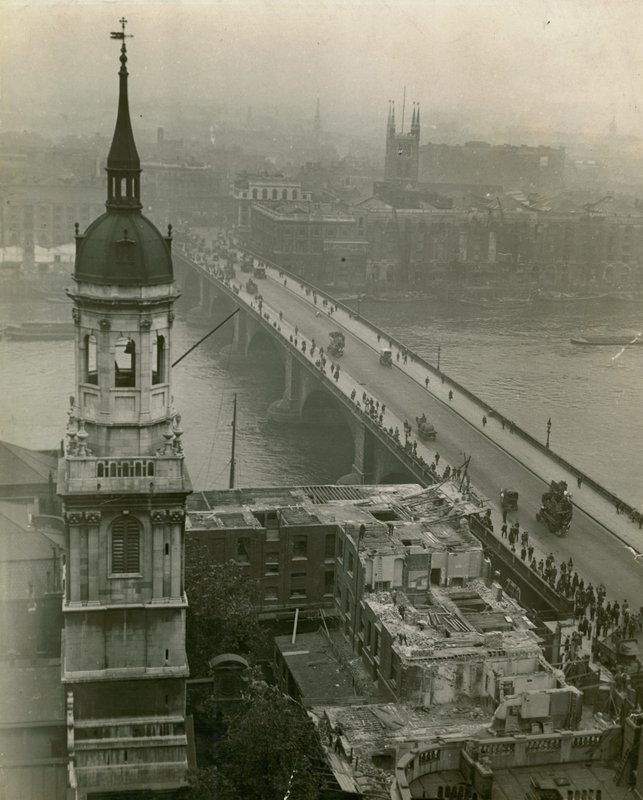 London Bridge, 18. elokuuta 1920 tekijältä English Photographer