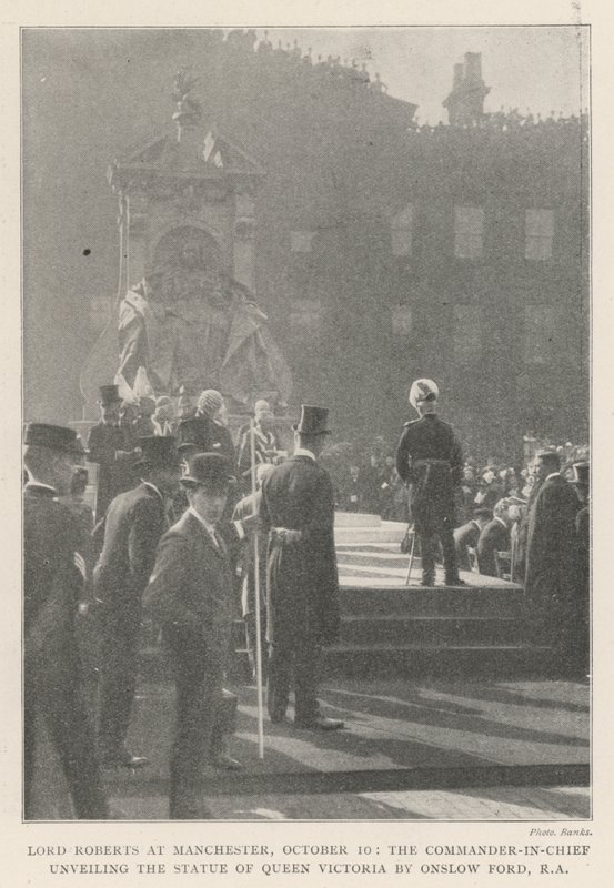 Lord Roberts Manchesterissa 10. lokakuuta, ylipäällikkö paljastaa Queen Victorian patsaan Onslow Fordin, RA tekijältä English Photographer