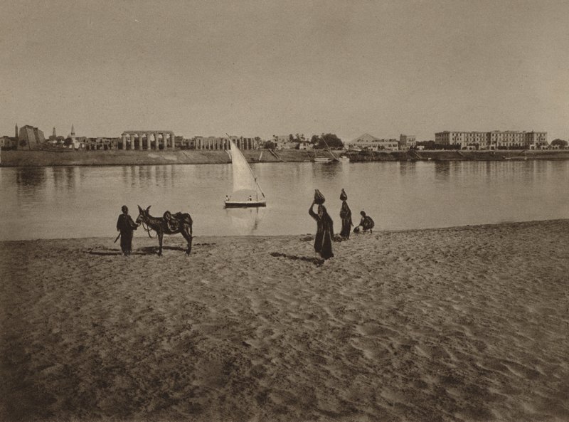 Luxor, yleinen näkymä Luxorin temppelistä Niililtä tekijältä English Photographer