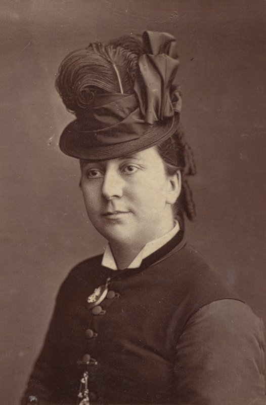 Madame Pathey tekijältä English Photographer