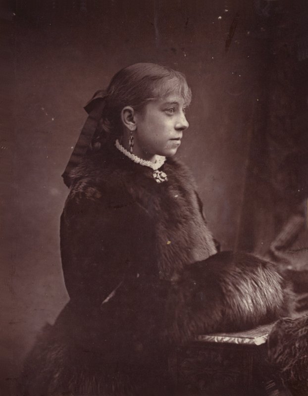 Madlle Sara tekijältä English Photographer