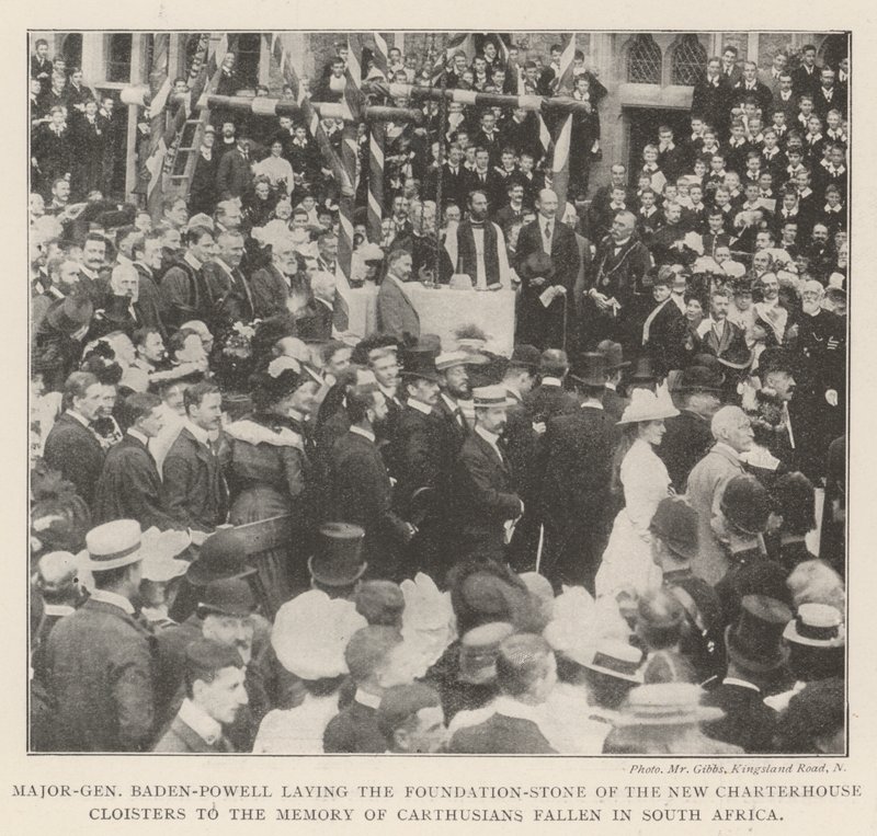 Kenraalimajuri Baden-Powell laskemassa uuden Charterhouse-luosterin peruskiven Etelä-Afrikassa kaatuneiden karthuusialaisten muistoksi tekijältä English Photographer