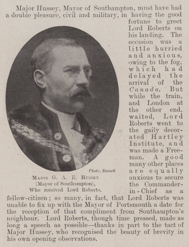 Majuri G A E Hussey (Southamptonin pormestari), joka otti vastaan Lord Robertsin tekijältä English Photographer