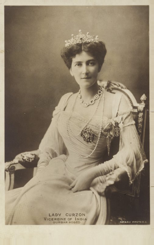 Mary Curzon tekijältä English Photographer