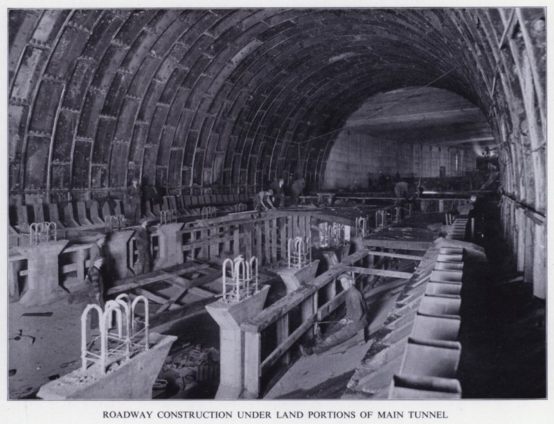 Mersey-tunneli: Tien rakentaminen päätunnelin maaosien alle (m/w kuva) tekijältä English Photographer