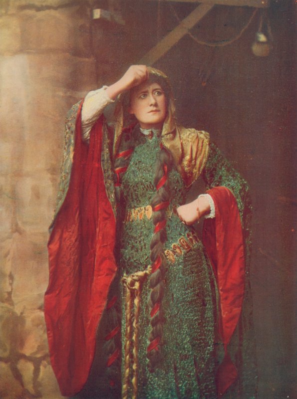 Neiti Ellen Terry tekijältä English Photographer