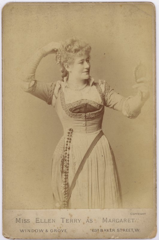 Miss Ellen Terry Margaretina (s/w-kuva) tekijältä English Photographer