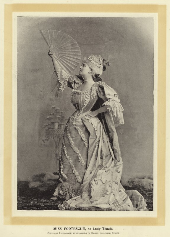 Miss Fortescue, Lady Teazlen roolissa tekijältä English Photographer