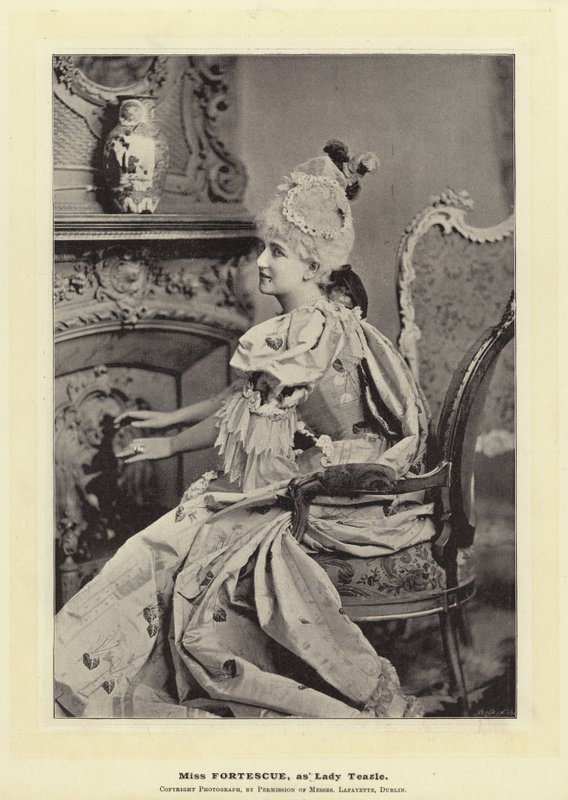 Miss Fortescue, Lady Teazlen roolissa tekijältä English Photographer