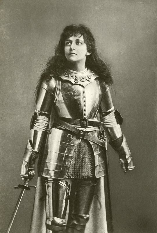 Miss Mary Kingsley hahmona Jeanne of Arc (syväpaino) tekijältä English Photographer