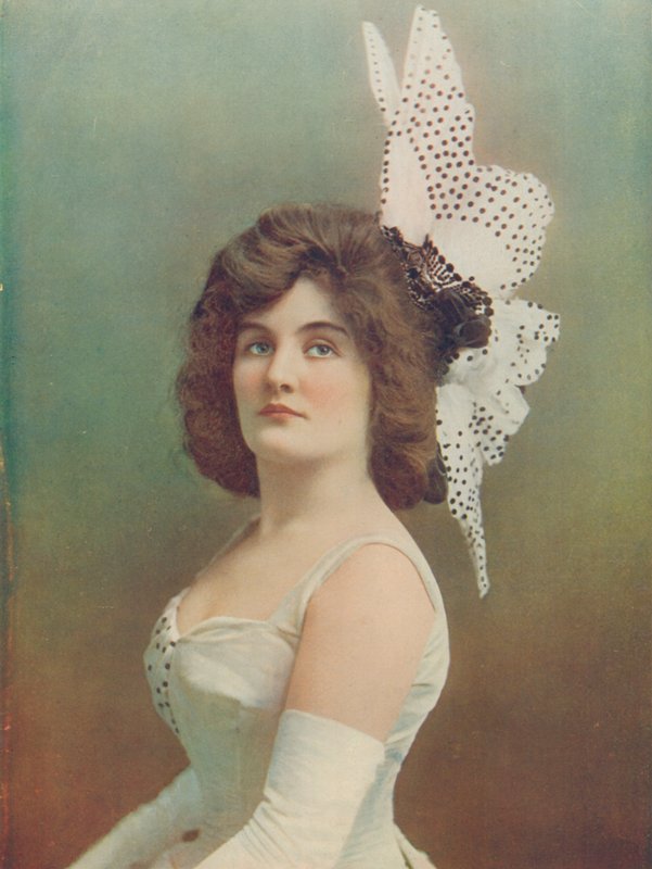 Neiti Phyllis Rankin tekijältä English Photographer