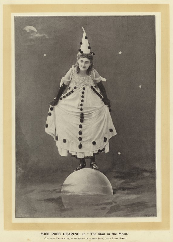Neiti Rose Dearing elokuvassa The Man in the Moon tekijältä English Photographer