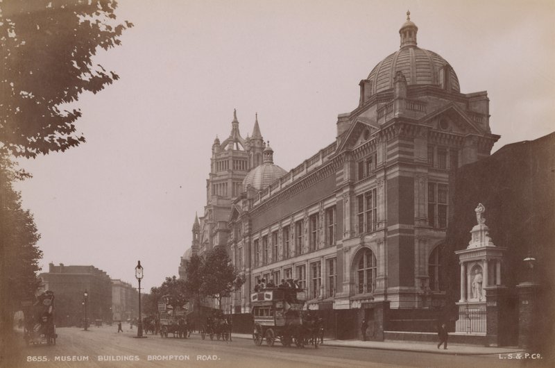 Museorakennukset, Brompton Road, Lontoo tekijältä English Photographer
