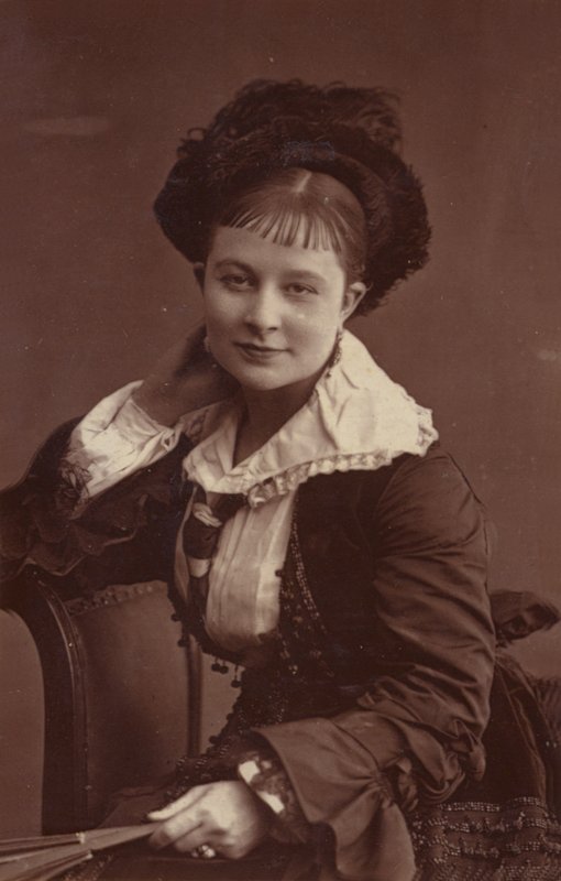 Nellie Power tekijältä English Photographer