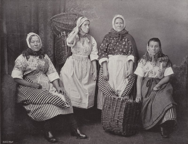 Newhaven Fishwives tekijältä English Photographer