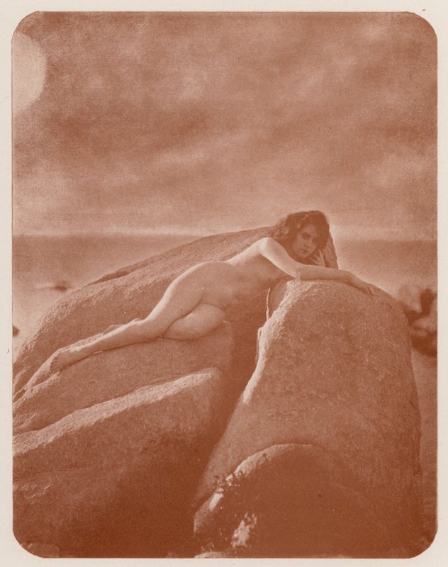 Nudistitaidetta: Lorelei (s/w-kuva) tekijältä English Photographer