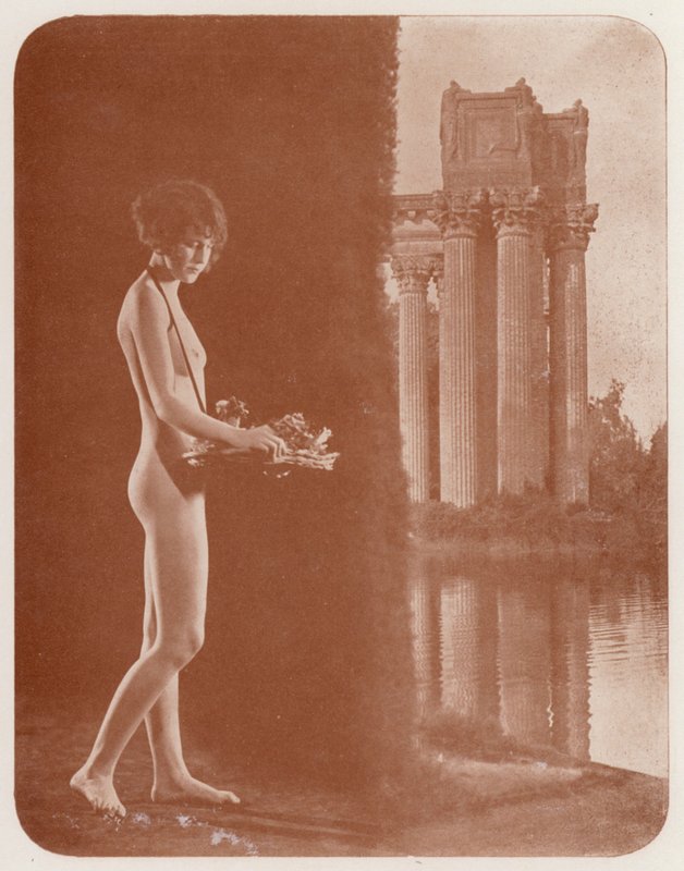 Nudistista taidetta: Ateenan neito (s/w valokuva) tekijältä English Photographer