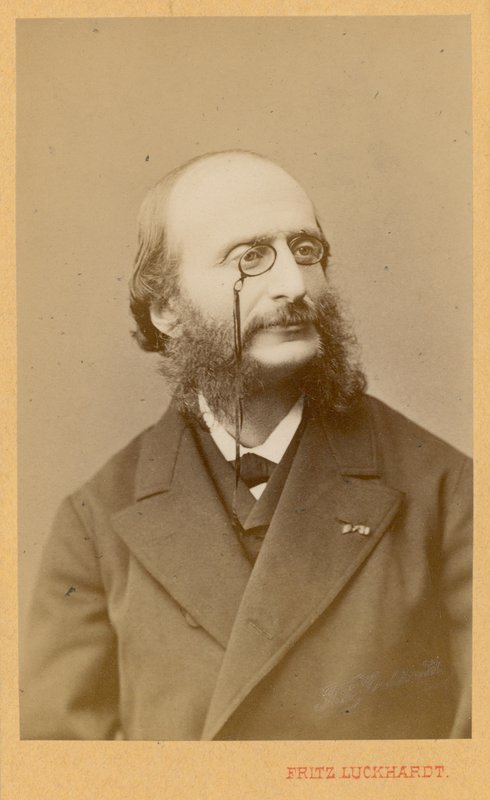 Offenbach tekijältä English Photographer