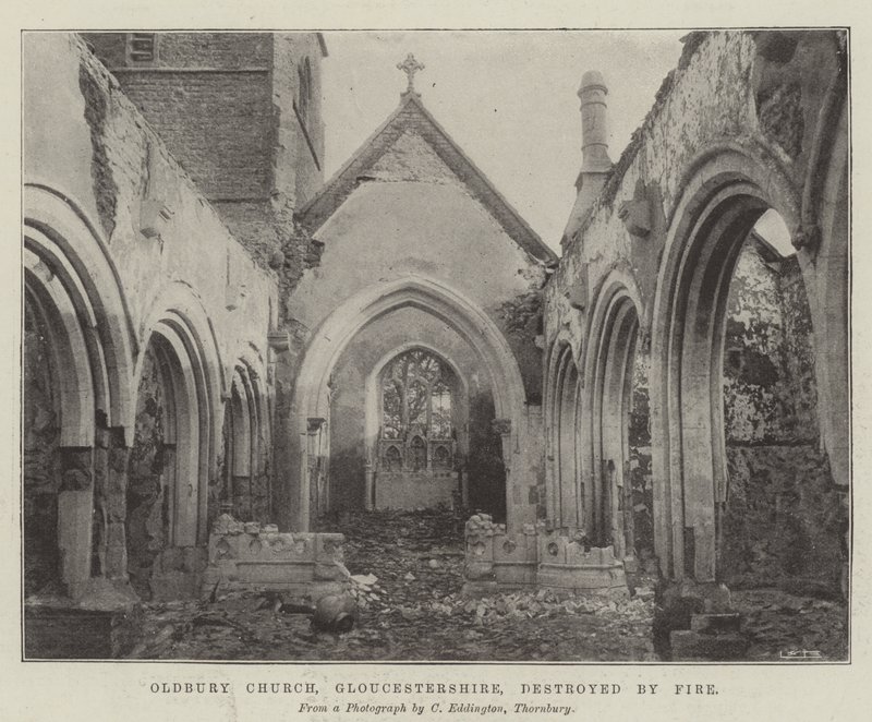 Oldbury Church, Gloucestershire, tuhoutunut tulipalossa tekijältä English Photographer