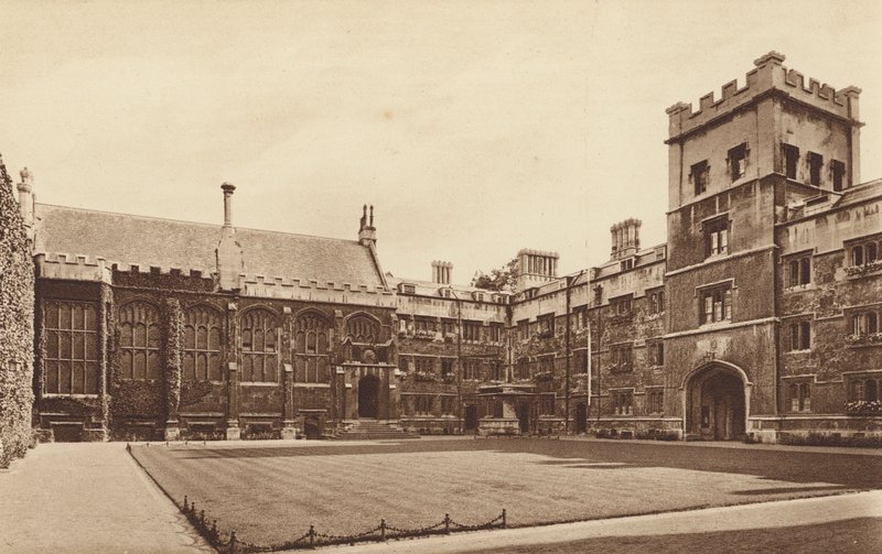 Oxford: College, The Quadrangle and Hall (s/w valokuva). tekijältä English Photographer