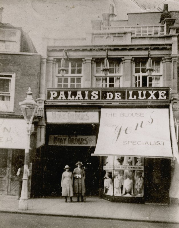 Luxury Palace, High Street, Bromley tekijältä English Photographer