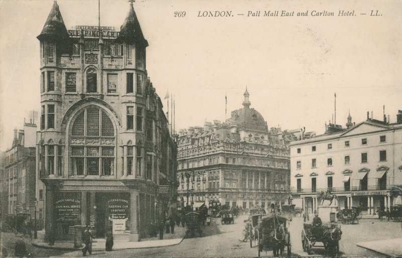 Pall Mall East ja Carlton Hotel tekijältä English Photographer
