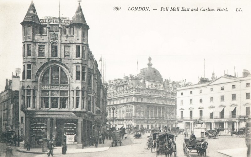 Pall Mall East ja Carlton Hotel tekijältä English Photographer