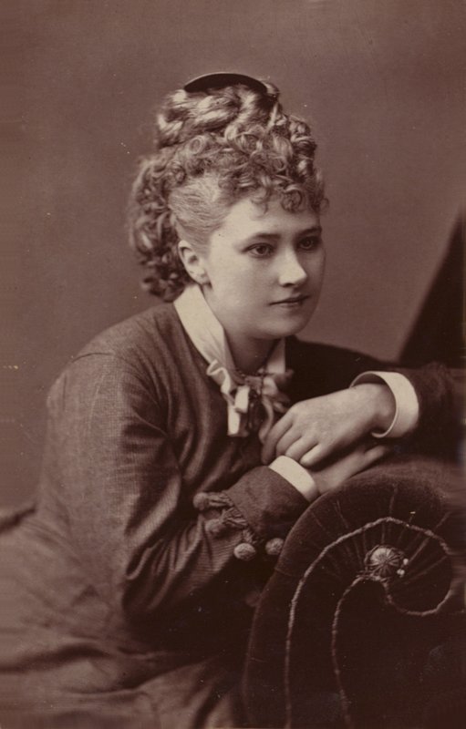 Pauline Markham tekijältä English Photographer